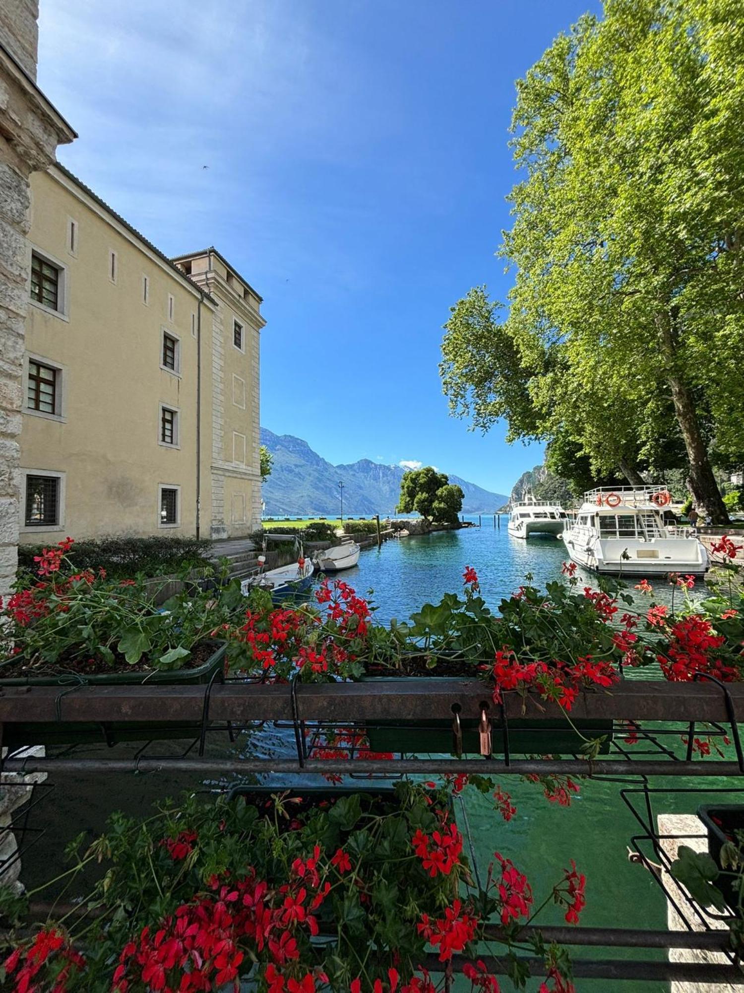 Garden & Pool Perugini Apartment Torbole Sul Garda Exterior photo